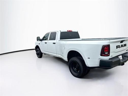 2025 RAM 3500 Tradesman Crew Cab 4x4 8' Box