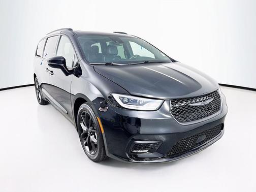 Diamond Black Crystal Pearlcoat 2025 Chrysler Pacifica Limited