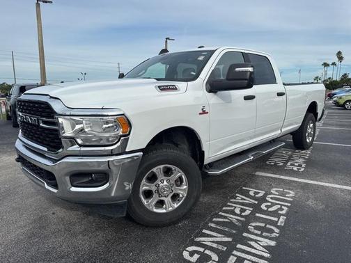 2023 RAM 2500 Big Horn Crew Cab 4x4 8' Box