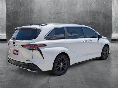 2022 Toyota Sienna XSE 7 Passenger