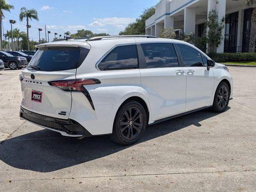 2022 Toyota Sienna XSE 7 Passenger