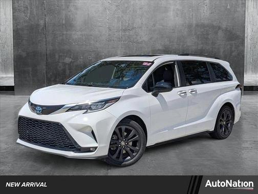 2022 Toyota Sienna XSE 7 Passenger