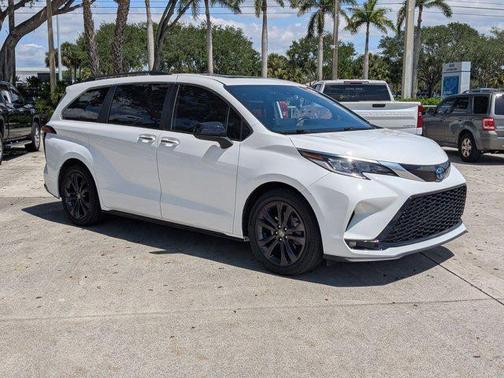 2022 Toyota Sienna XSE 7 Passenger