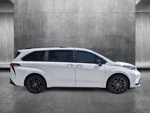 2022 Toyota Sienna XSE 7 Passenger
