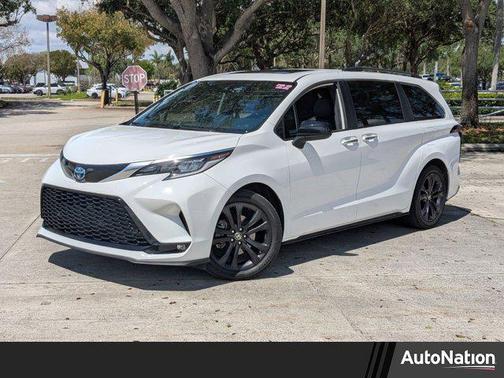 2022 Toyota Sienna XSE 7 Passenger