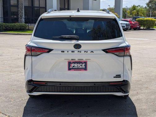2022 Toyota Sienna XSE 7 Passenger