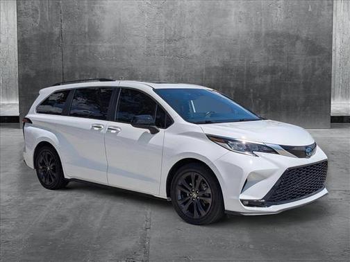 2022 Toyota Sienna XSE 7 Passenger