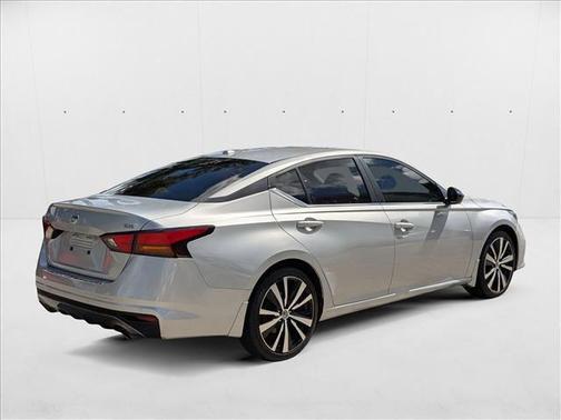 2022 Nissan Altima SR FWD