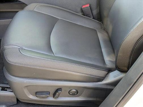 2025 Nissan Pathfinder SL FWD