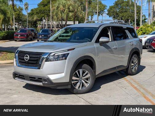 2025 Nissan Pathfinder SL FWD