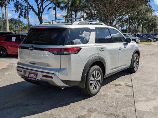 2025 Nissan Pathfinder SL FWD