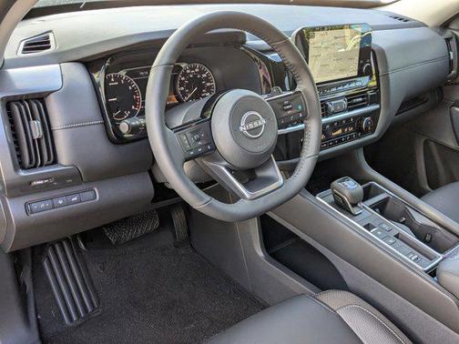 2025 Nissan Pathfinder SL FWD