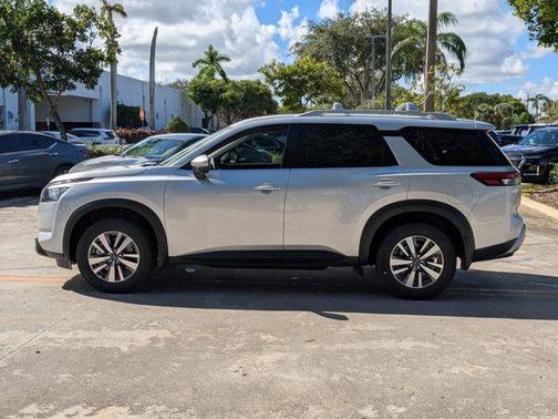 2025 Nissan Pathfinder SL FWD