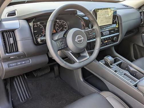 2025 Nissan Pathfinder SL FWD
