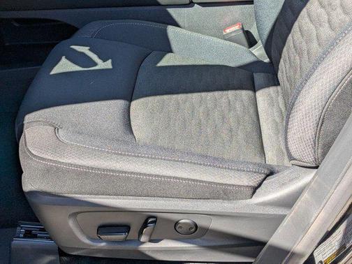 2025 Nissan Pathfinder SV FWD