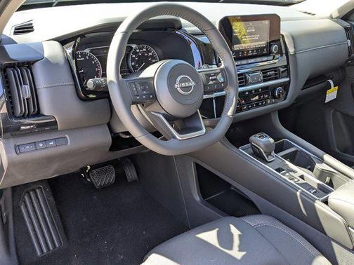 2025 Nissan Pathfinder SV FWD