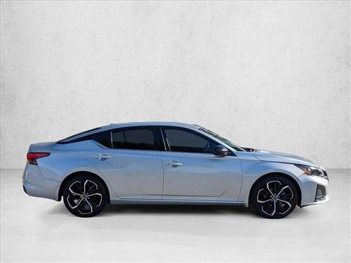 2023 Nissan Altima SR FWD