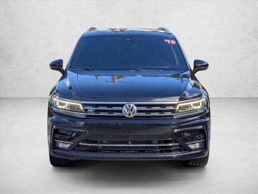 Deep Black Pearl 2019 Volkswagen Tiguan 2.0T SEL