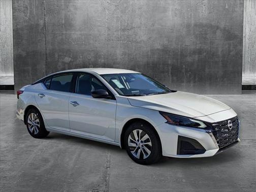 2025 Nissan Altima S FWD