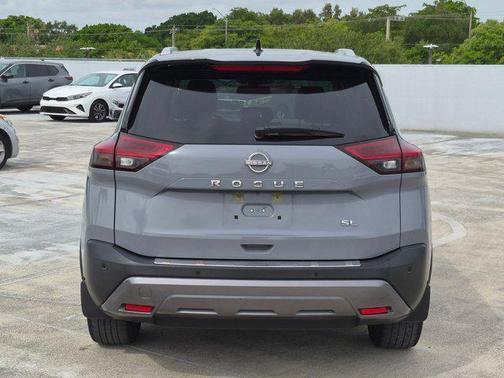 Boulder Gray Pearl/Super Black 2022 Nissan Rogue SL