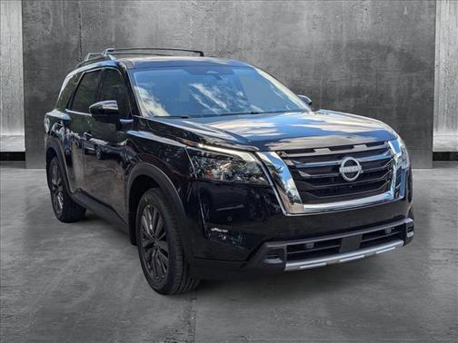 2025 Nissan Pathfinder SL FWD