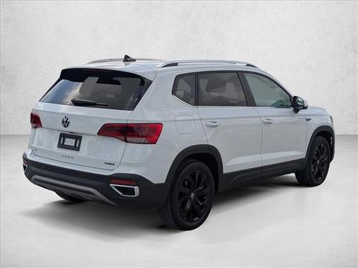Pure White 2023 Volkswagen Taos 1.5T SE