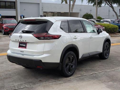 Everest White Pearl Tricoat 2026 Nissan Rogue SV