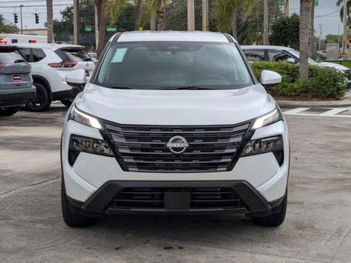 Everest White Pearl Tricoat 2026 Nissan Rogue SV