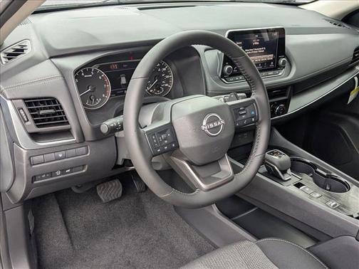 Everest White Pearl Tricoat 2026 Nissan Rogue SV