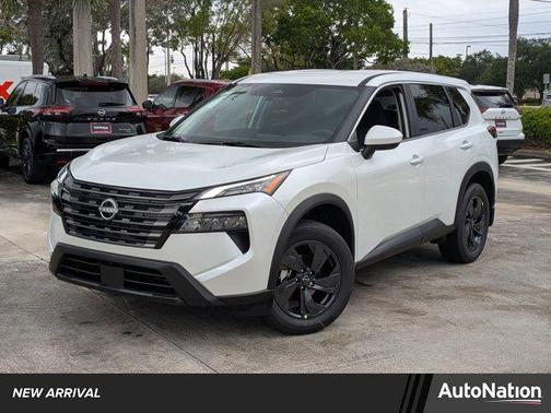 Everest White Pearl Tricoat 2026 Nissan Rogue SV