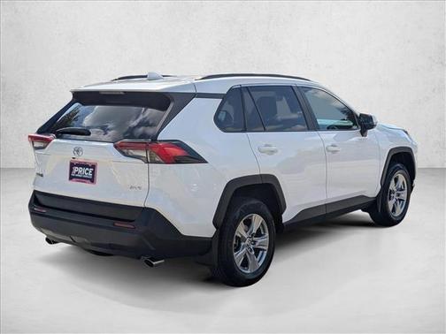 Ice Cap 2024 Toyota RAV4 XLE