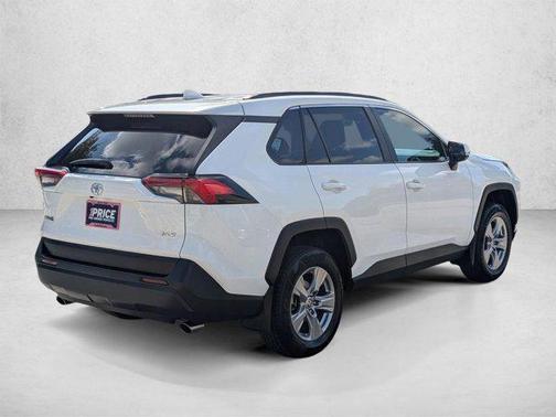 Ice Cap 2024 Toyota RAV4 XLE