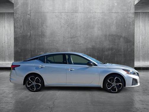 2023 Nissan Altima SR FWD