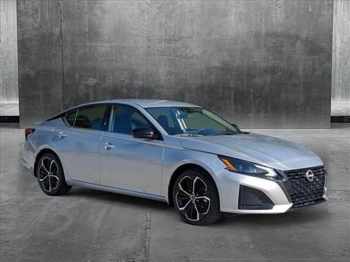 2023 Nissan Altima SR FWD