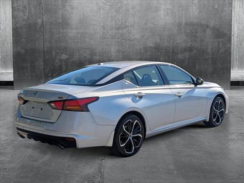 2023 Nissan Altima SR FWD