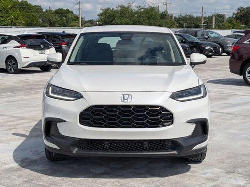 Platinum White Pearl 2024 Honda HR-V LX