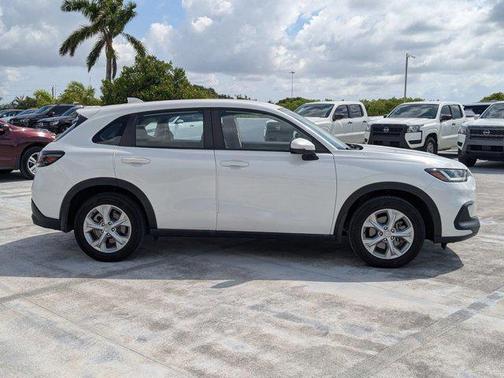 Platinum White Pearl 2024 Honda HR-V LX