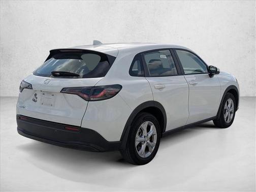 Platinum White Pearl 2024 Honda HR-V LX