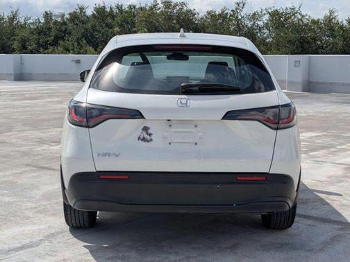 Platinum White Pearl 2024 Honda HR-V LX
