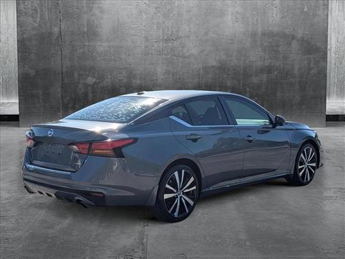 2021 Nissan Altima SR VC-Turbo FWD