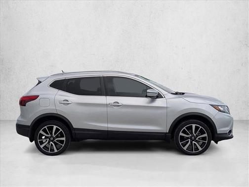 Brilliant Silver 2017 Nissan Rogue Sport SL