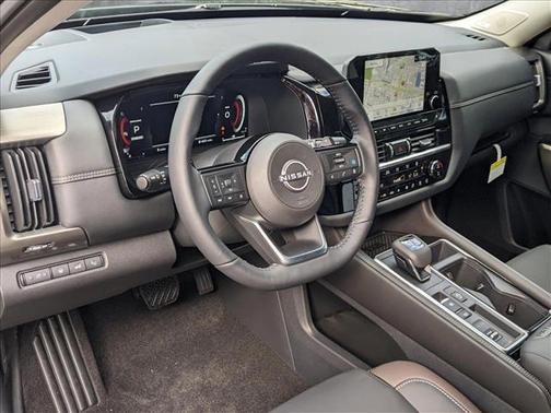 2025 Nissan Pathfinder Platinum FWD