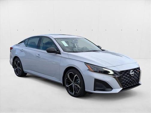 2025 Nissan Altima SR FWD