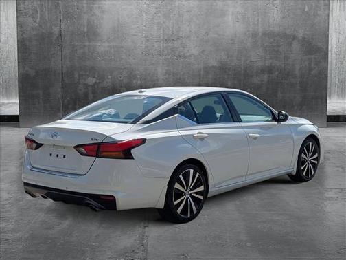 2022 Nissan Altima SR FWD
