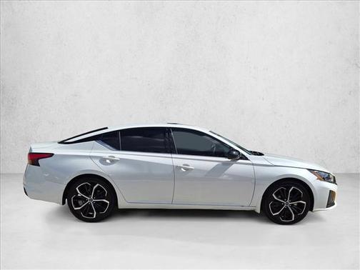 Pearl White Tricoat 2024 Nissan Altima SR FWD