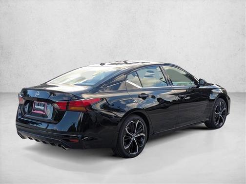 2025 Nissan Altima SR FWD