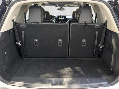 Brilliant Silver Metallic 2022 Nissan Pathfinder SL 2WD