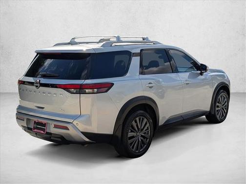 Brilliant Silver Metallic 2022 Nissan Pathfinder SL 2WD