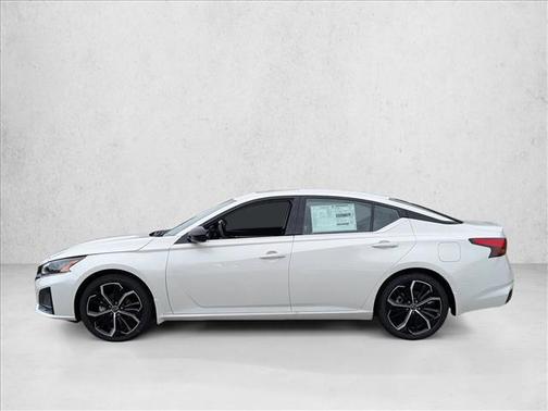 2025 Nissan Altima SR FWD