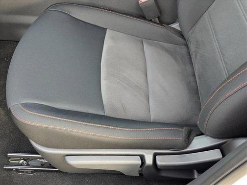 Aspen White Tricoat/Super Black 2025 Nissan Sentra SR